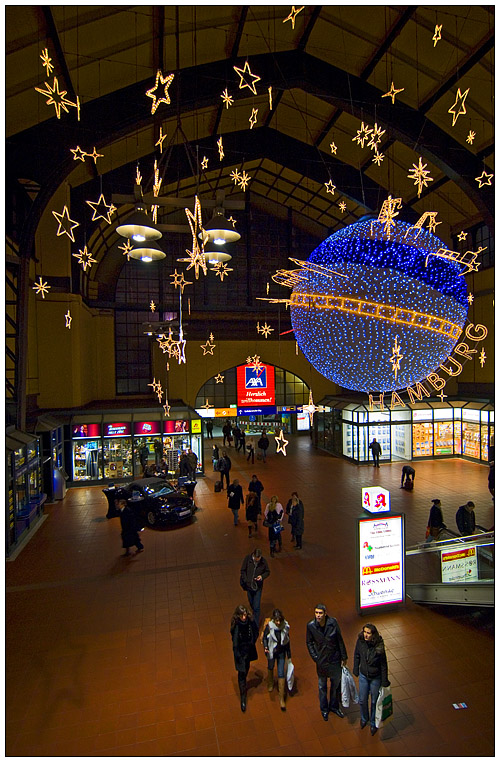 Illumination im Hauptbahnhof (color)