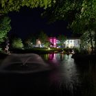 < Illumination im Park der Gärten >