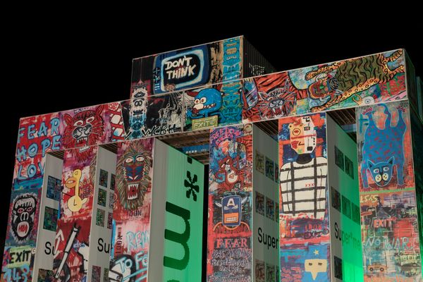 Illumination of Global Gate V