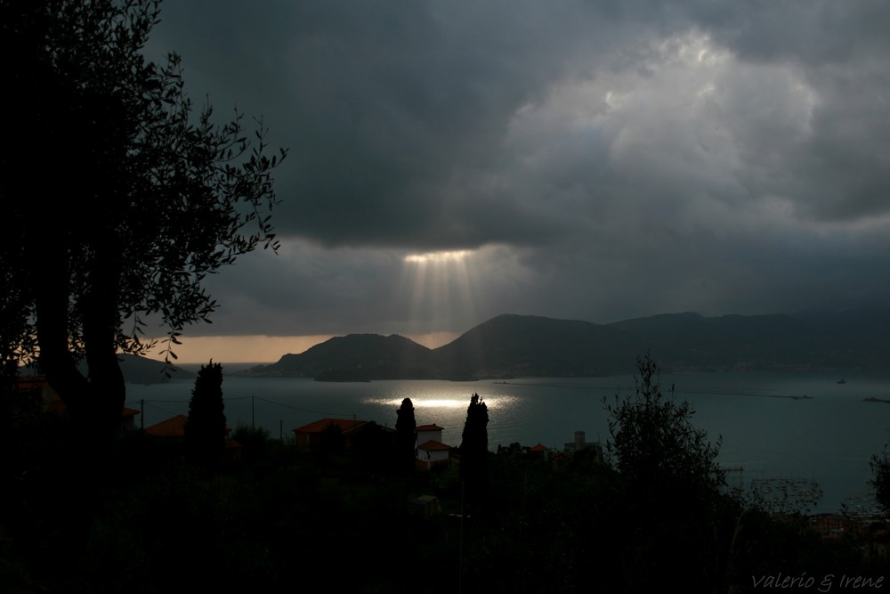 Illumination über Lerici (La Spezia, Italien)