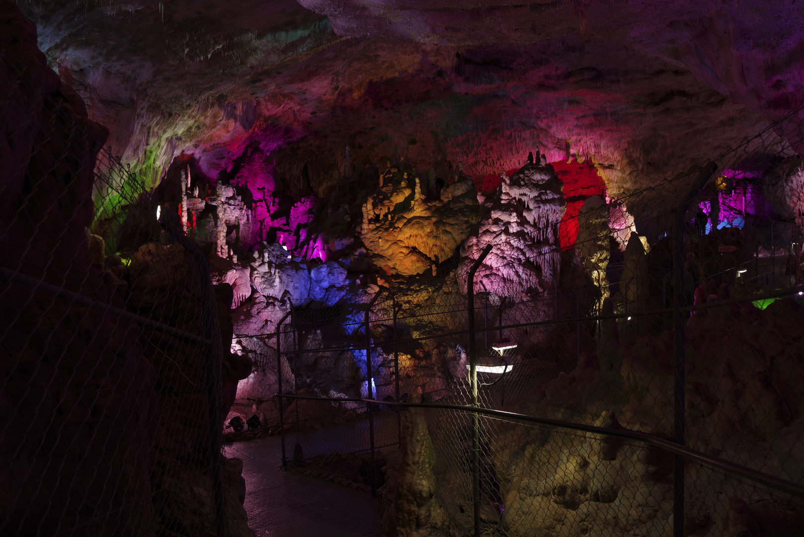 Illuminierte Bärenhöhle