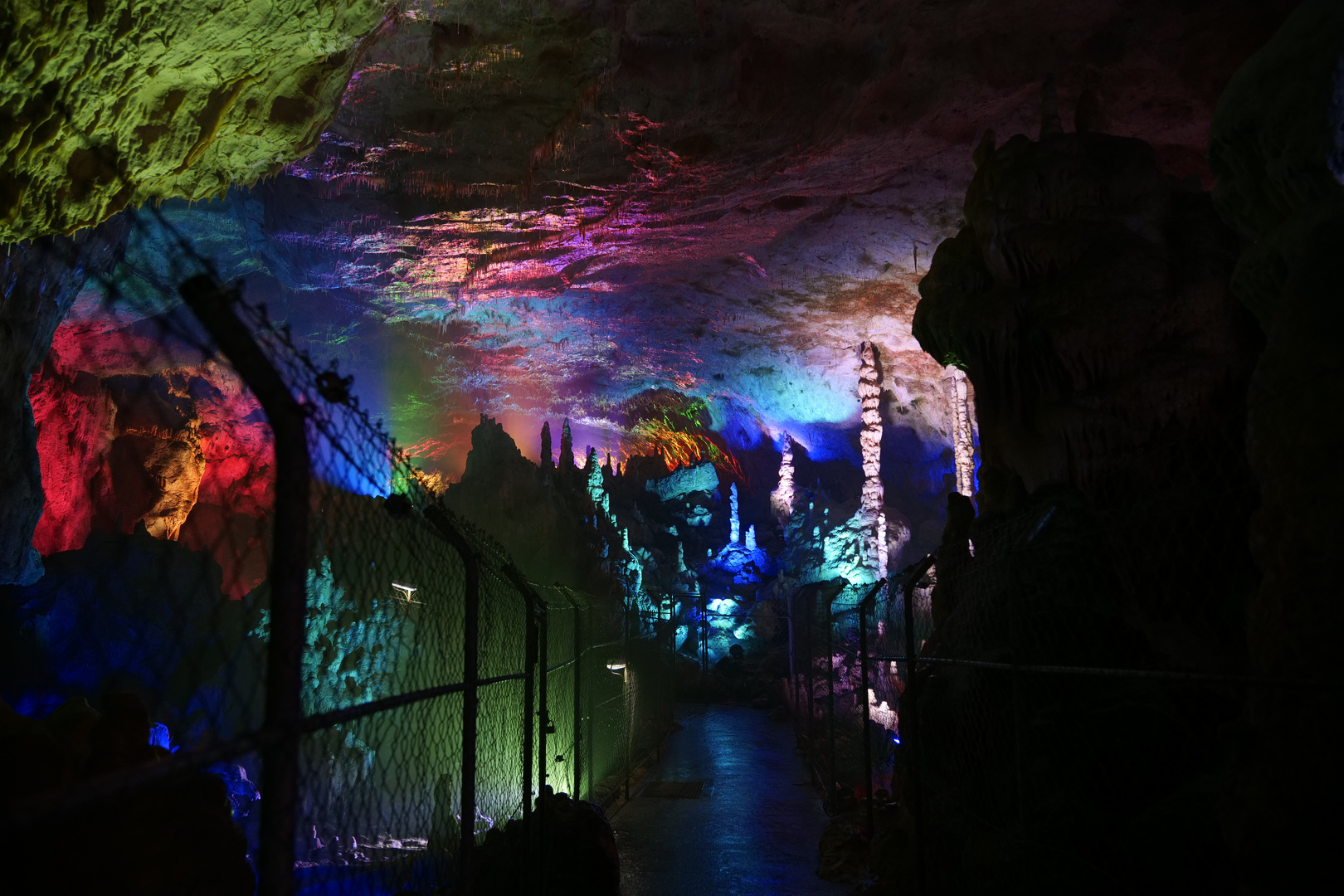 Illuminierte Bärenhöhle I