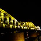 Illuminierte Brücke in HUE