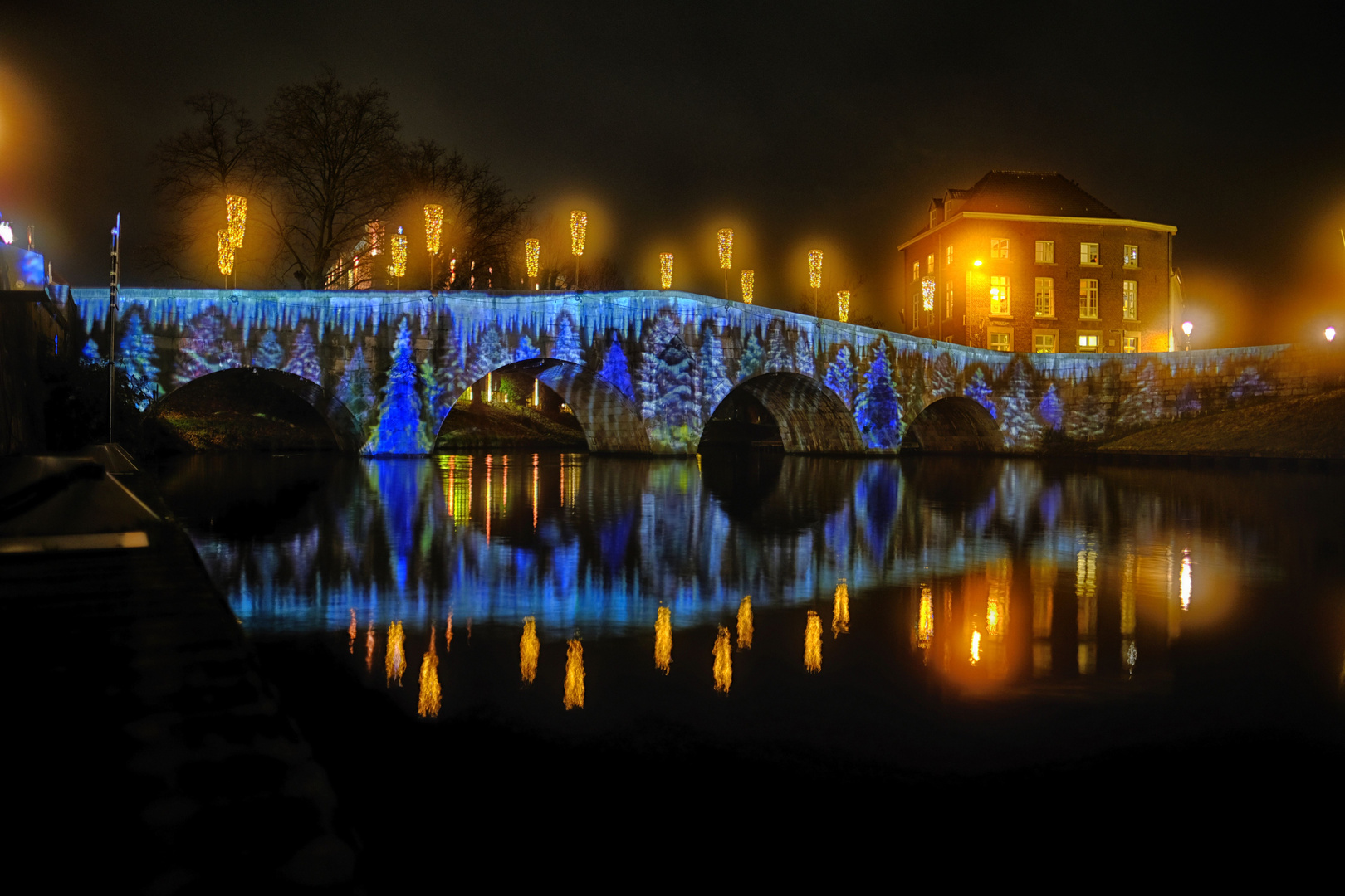 Iluminierte Brücke 