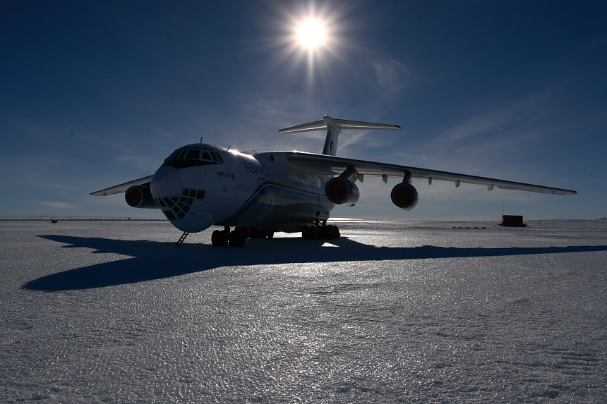 Ilyushin 76 in der Antarktis