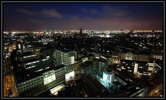 Im 90 m Höhe über Hamburg Blick auf den Michel