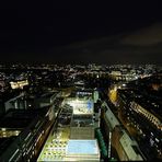 Im 90 m Höhe über Hamburg Blick auf die Außenalster (ca. 164 ha groß) und Binnenalster (ca. 18 ha)