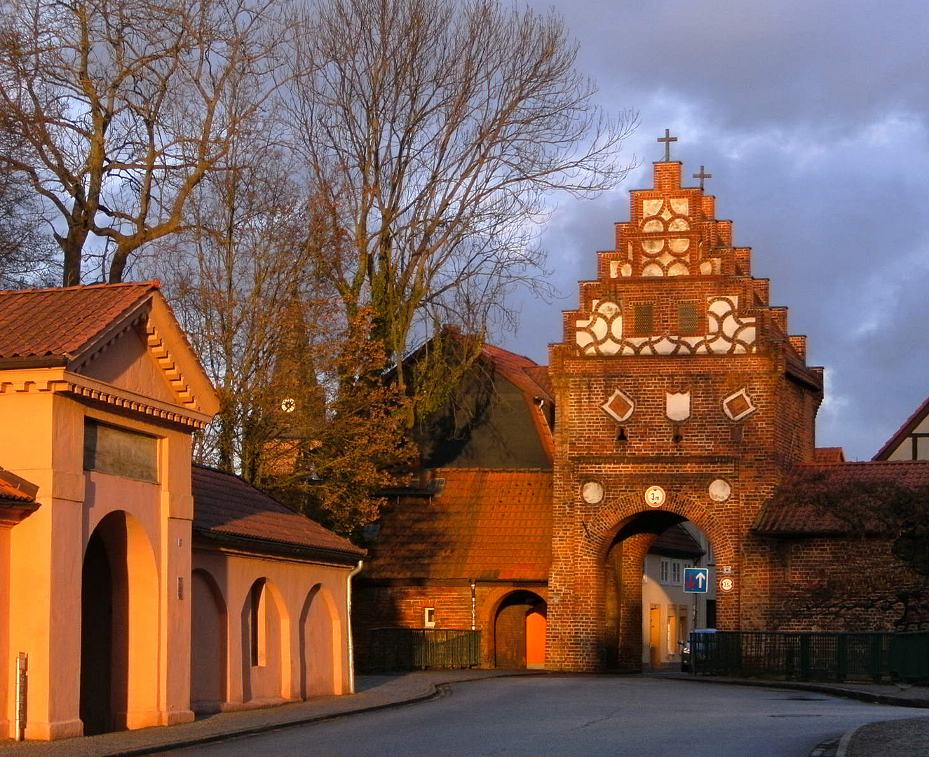 Im Abendlicht – das Steintor in Salzwedel, erbaut um 1539