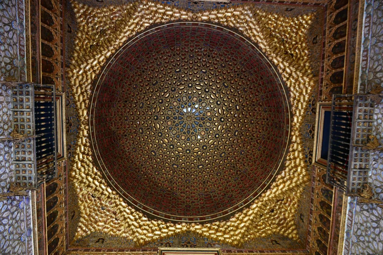 Im Alcazar, Deckendetail