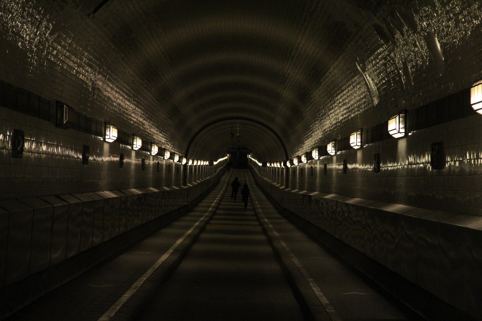 Im alten Elbtunnel