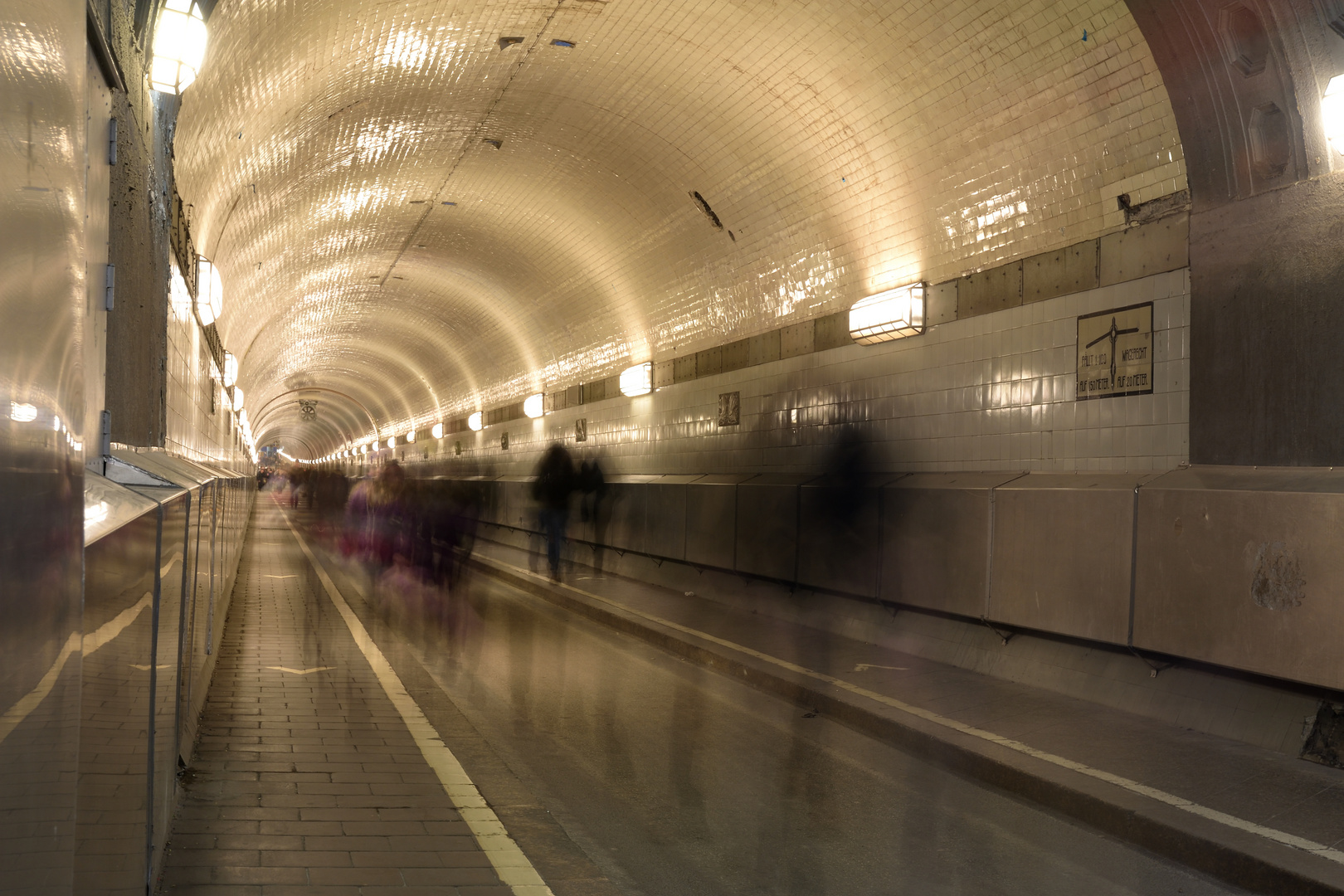 Im alten Elbtunnel Hamburg