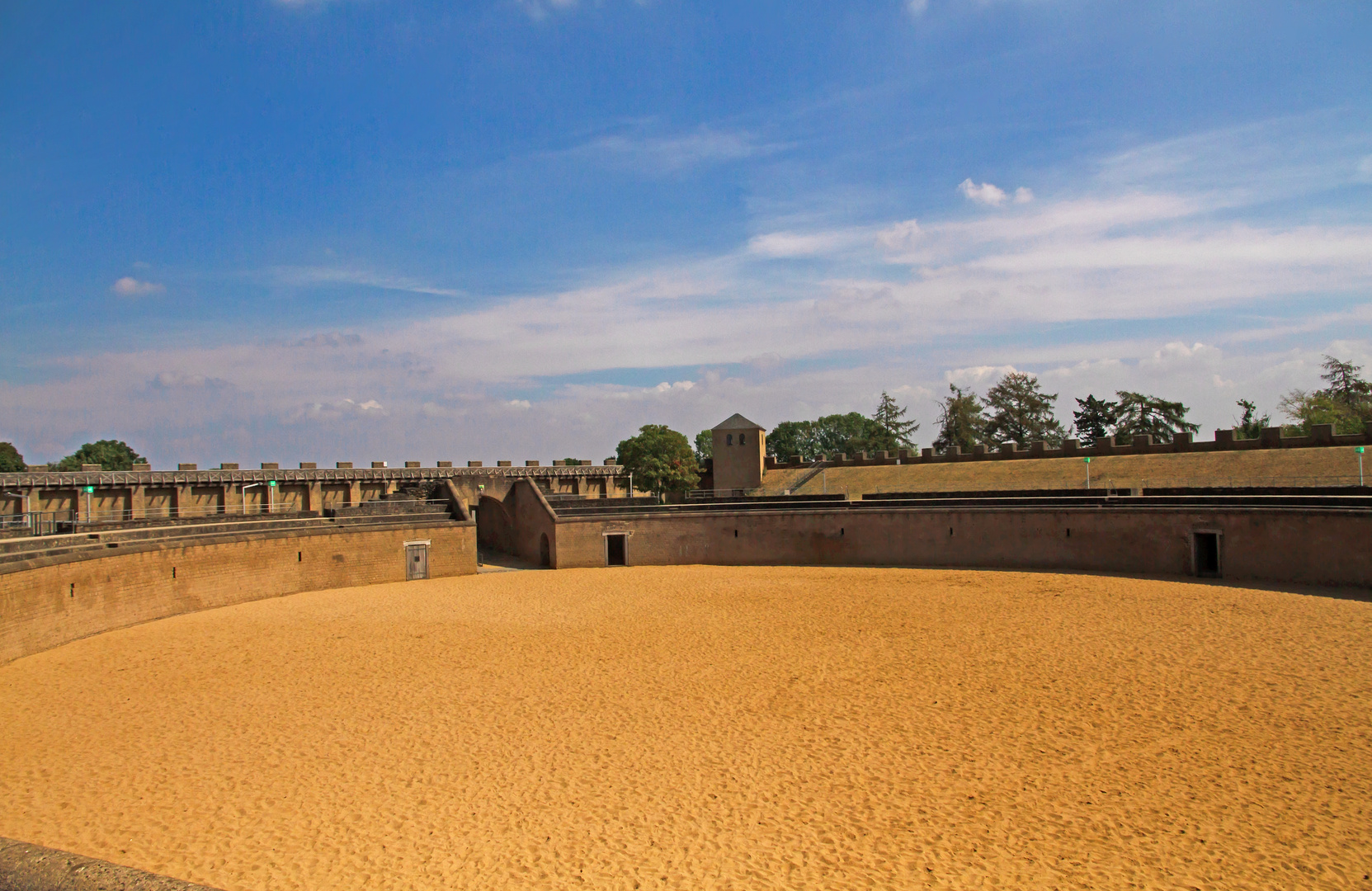 Im Amphitheater Foto & Bild architektur, motive, amphitheater Bilder