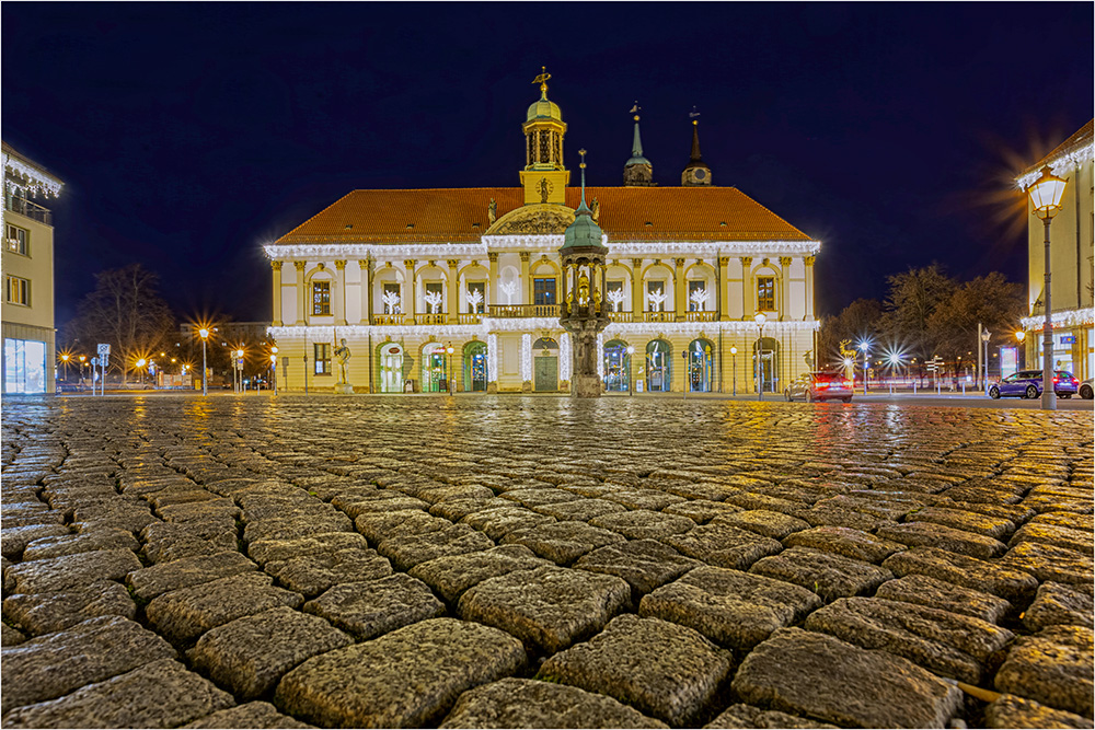 im anderen Licht in Magdeburg am Rathausplatz