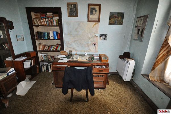 im Arbeitszimmer des Offiziers