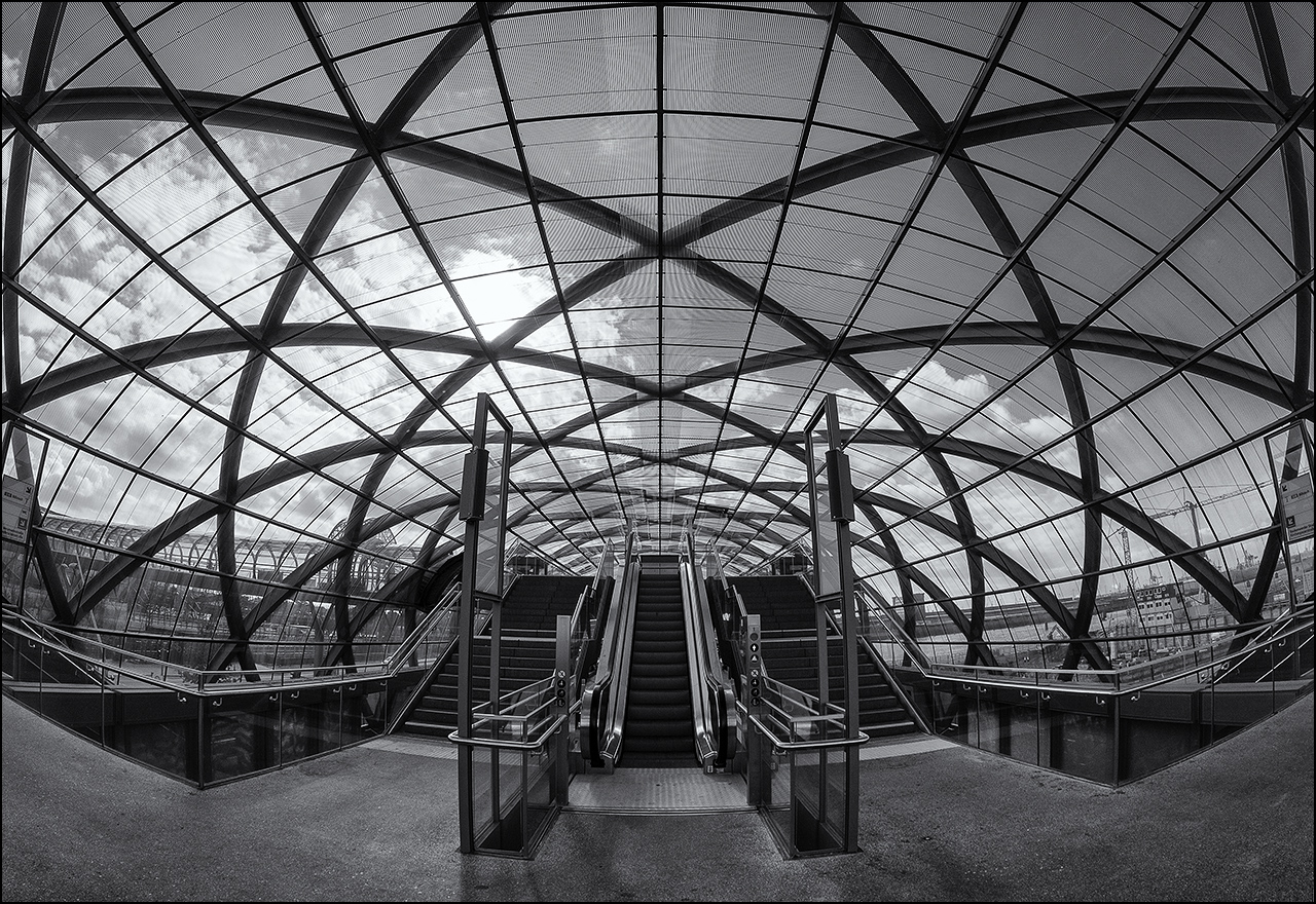 im Bahnhof Elbbrücken...