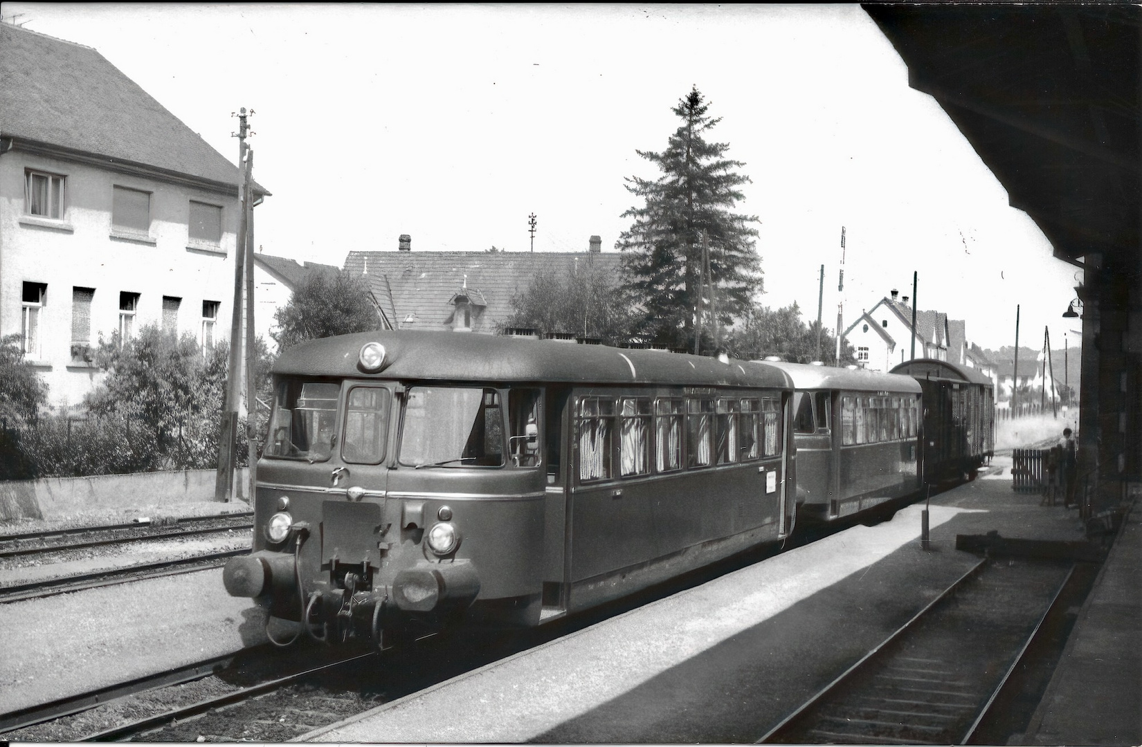 Im Bahnhof Endingen ...