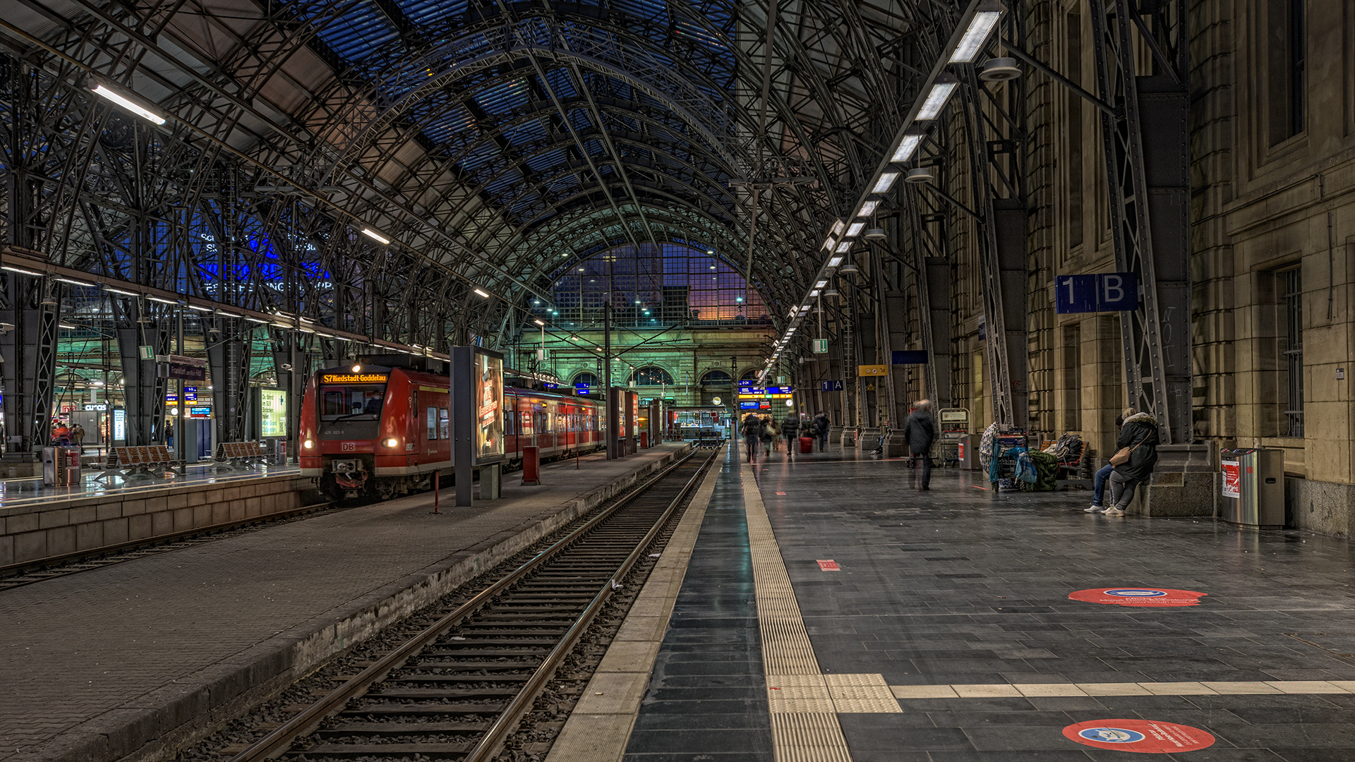 im Bahnhof FFM