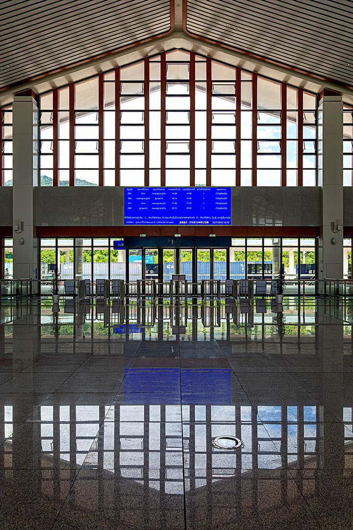 Im Bahnhof in Vang Vieng #1