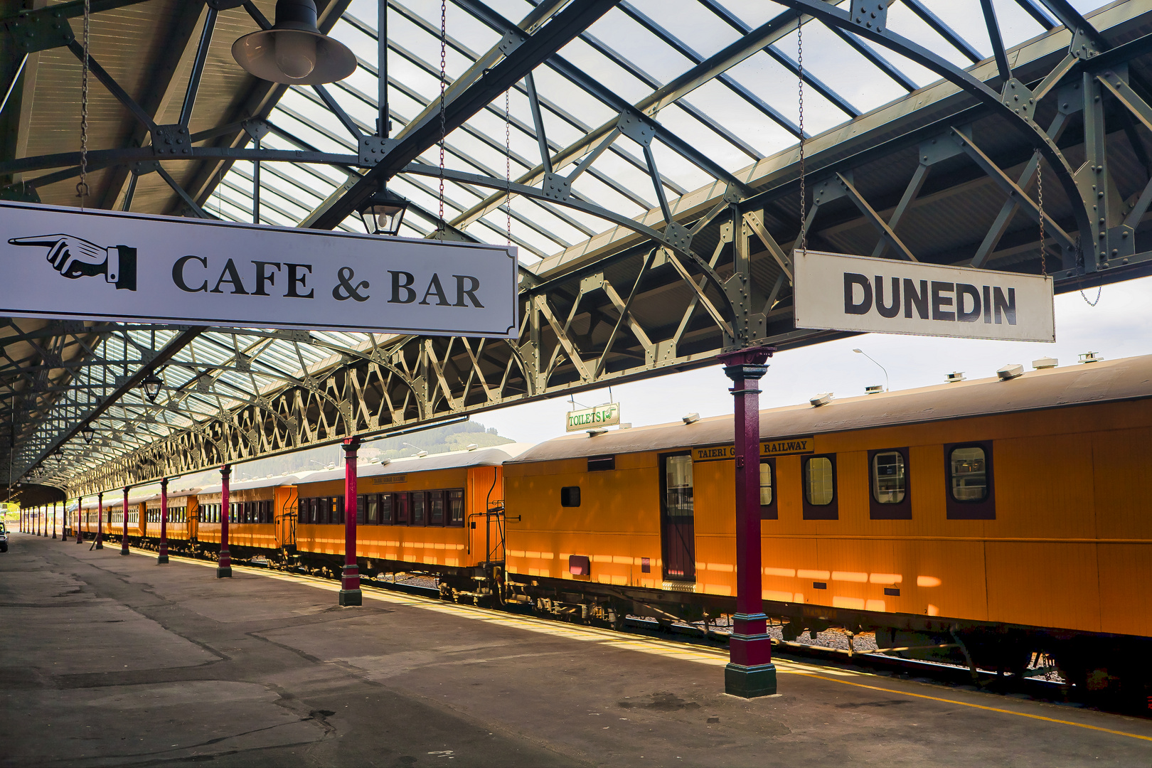 Im Bahnhof von Dunedin