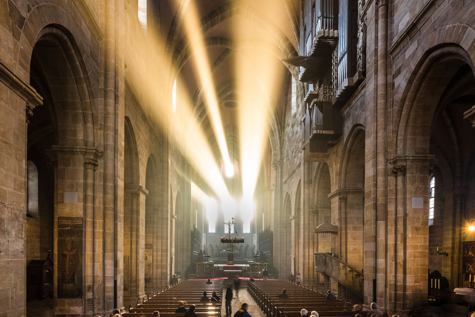 Im Bamberger Dom vor Sonnenuntergang