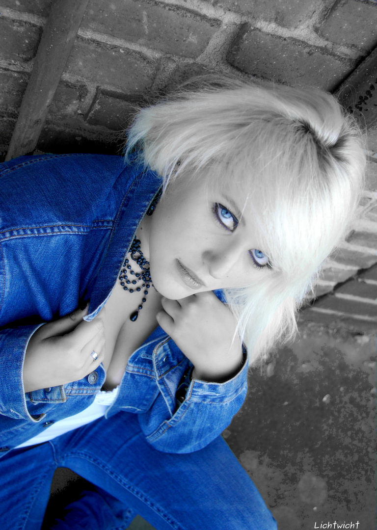 I`m blue dabadee dabadaaa :)