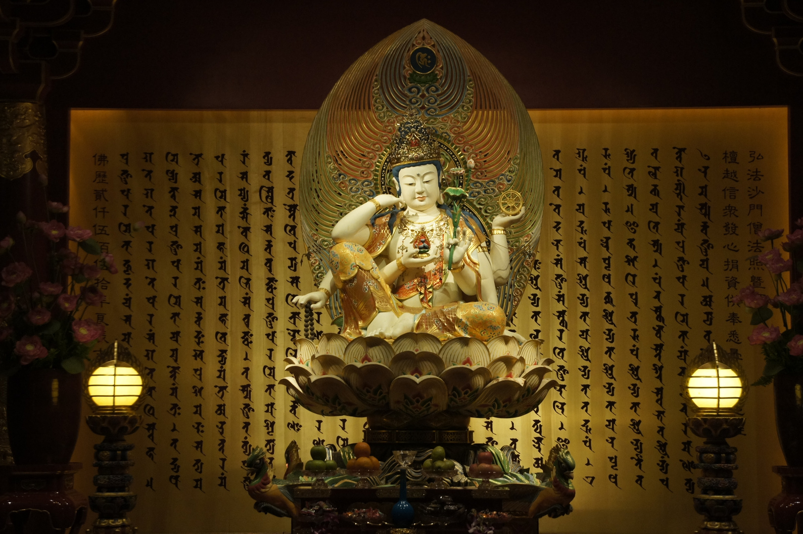 Im Buddha-Zahn Tempel