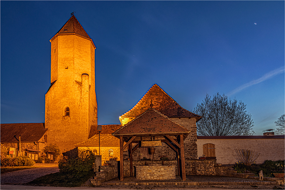 im Burghof der Burg Freckleben