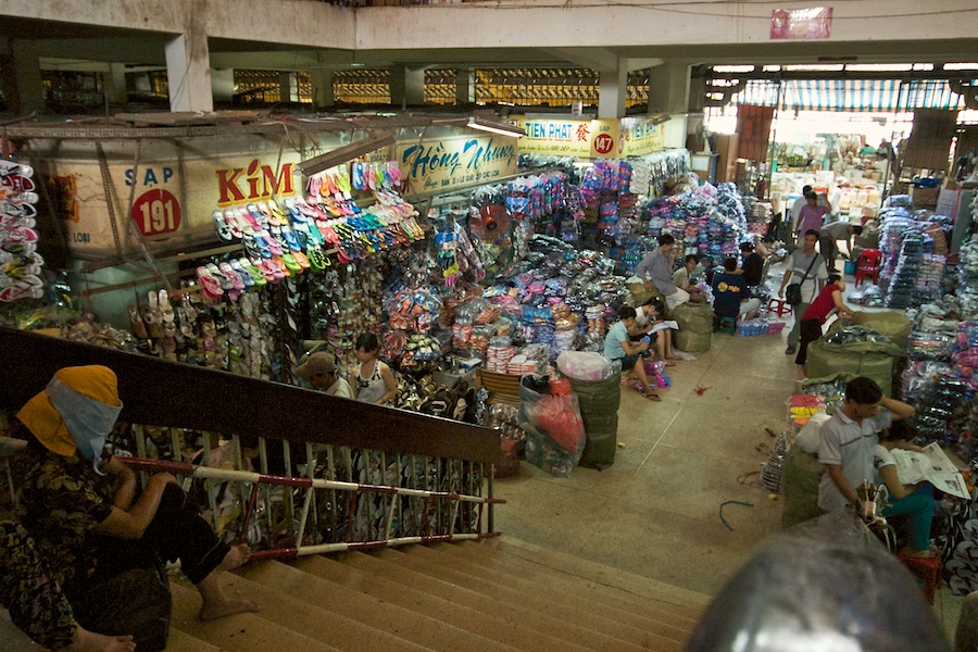 Im Cho Binh Tay Market