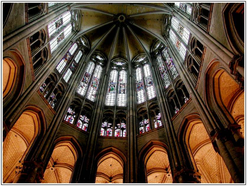 Im Chor der Kathedrale von Beauvais von Peter Liebner