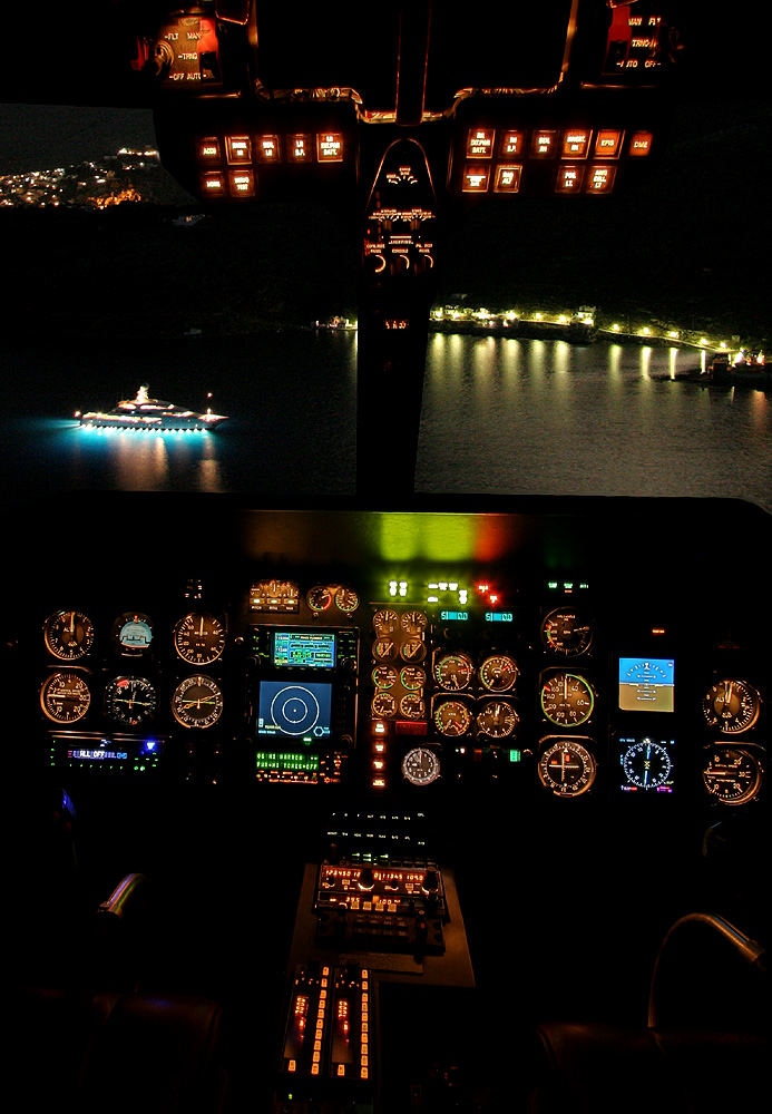 im Cockpit bei Nacht