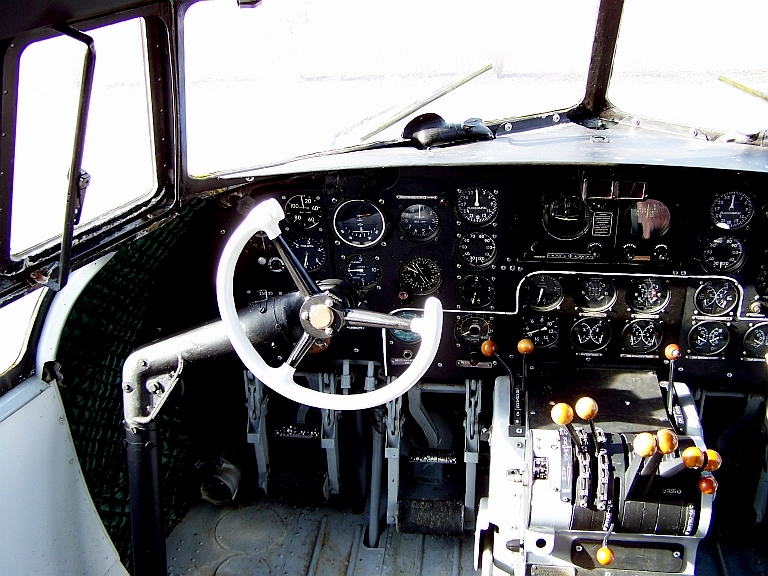 Im Cockpit einer Iljuschin IL-14