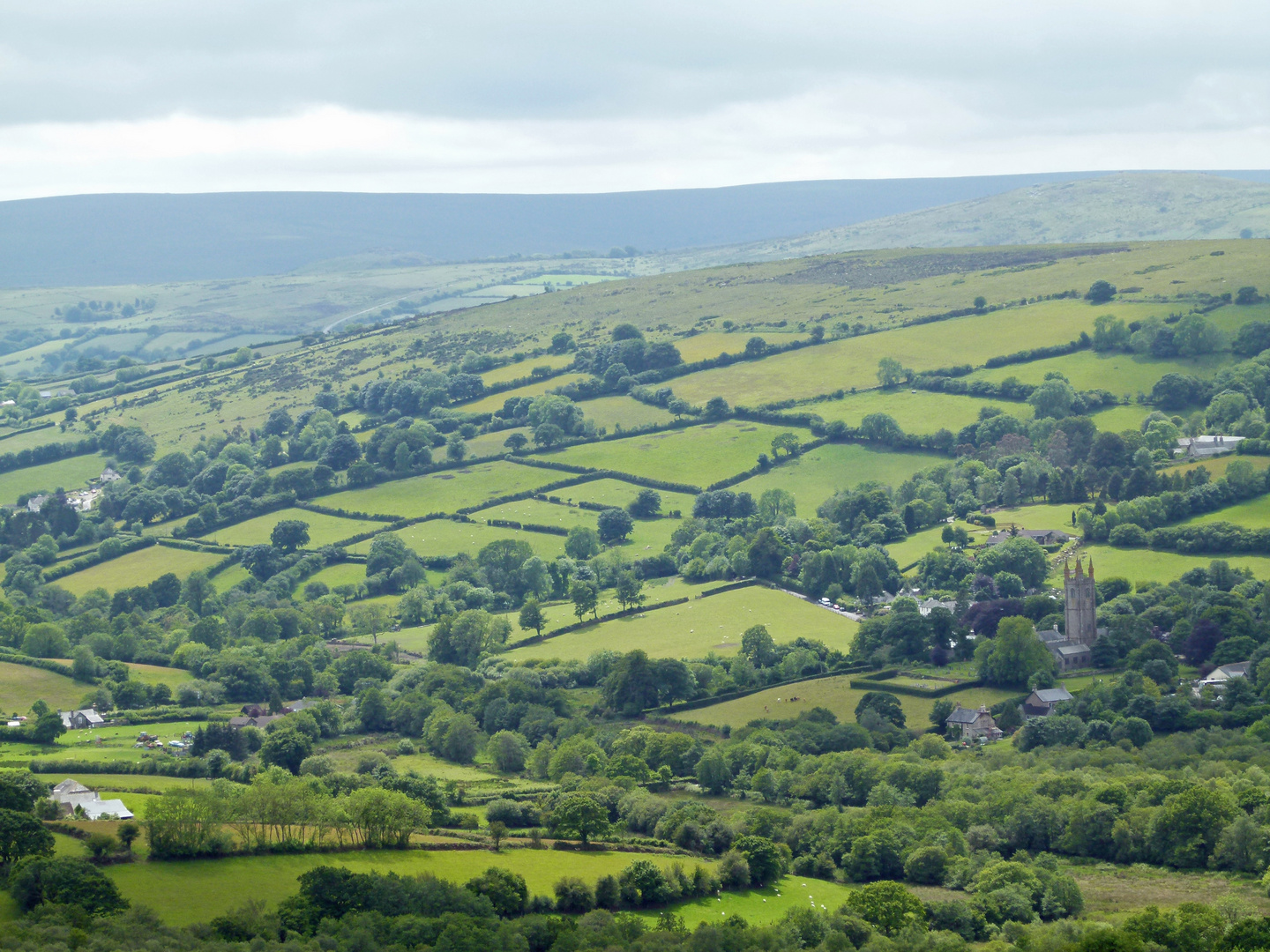 Im Dartmoor_Blick vom Bell Tor auf Widecombe