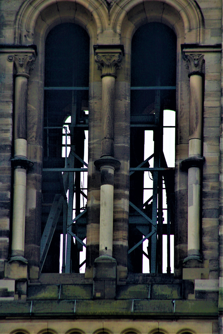 Im Detail Außenansichten einer Kirche