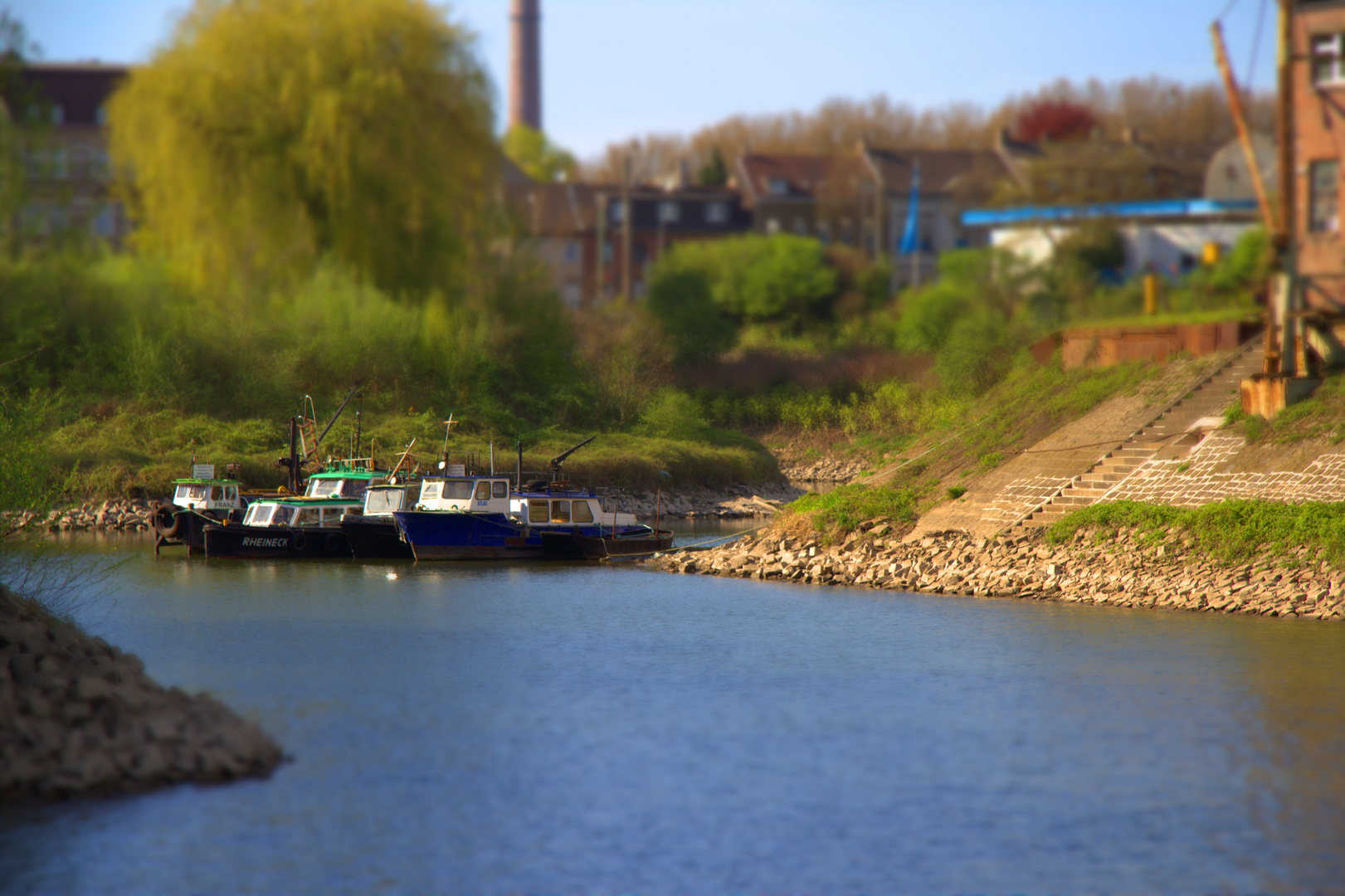 Im Diusburger Hafen - Seitenarm