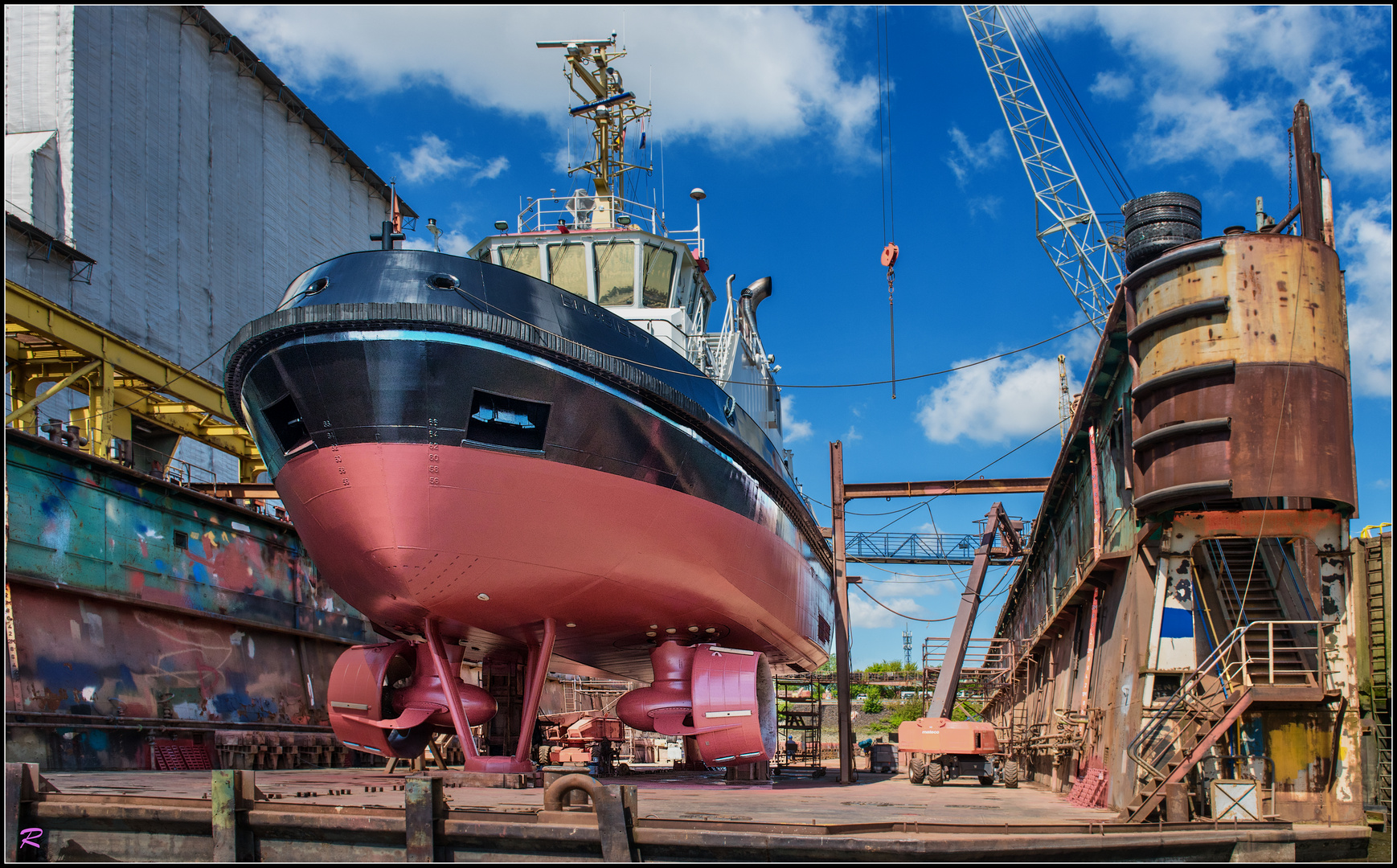 "Im Dock der NORDERWERFT im Hamburger Hafen ..."