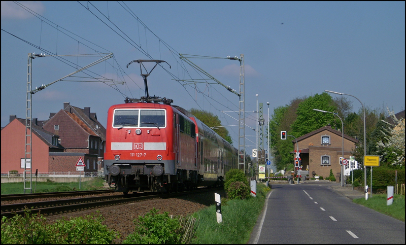 Im Dorf bleiben Sonntags die Autos stehen