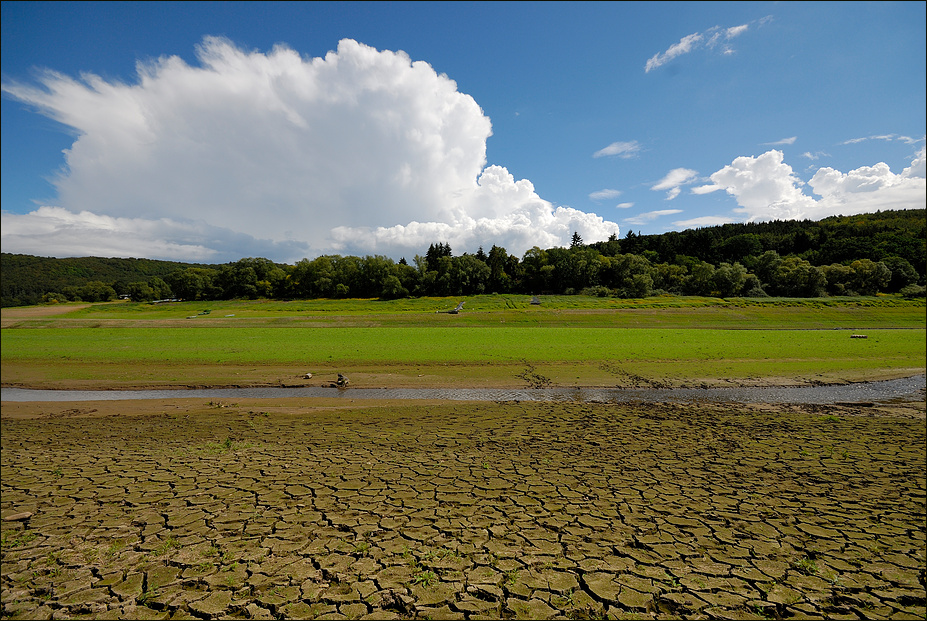 Im Edersee bei Tiefstwasser