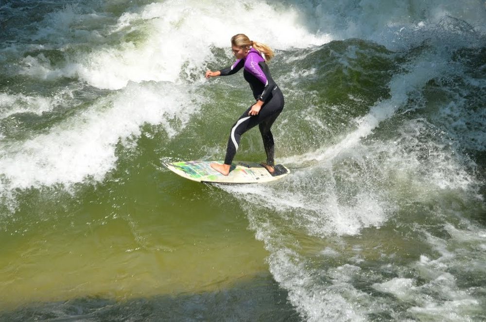 Im Eiskanal- Surfen