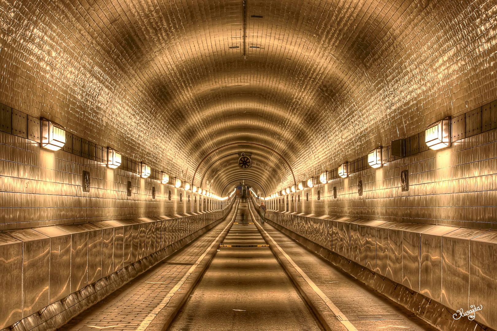 Im Elbtunnel 03.07.2011 - HDR