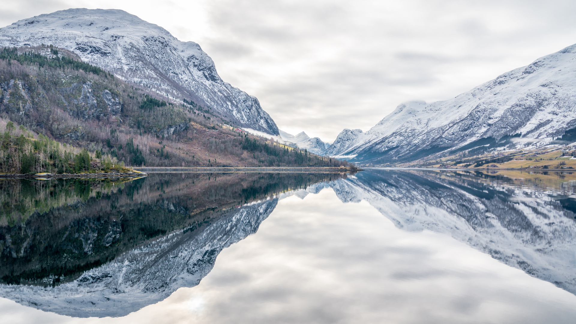 im Fjord Richtung Loen