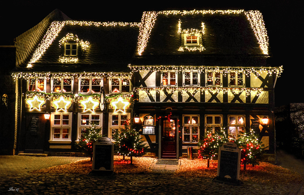 "Im Fokus" Weihnachtsbeleuchtung – zu viel, zu bunt, zu kitschig?