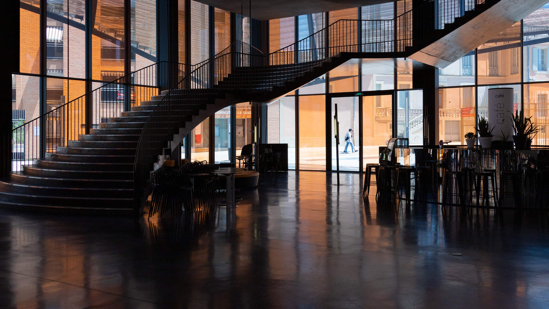 im Foyer des Theaters zu Albi