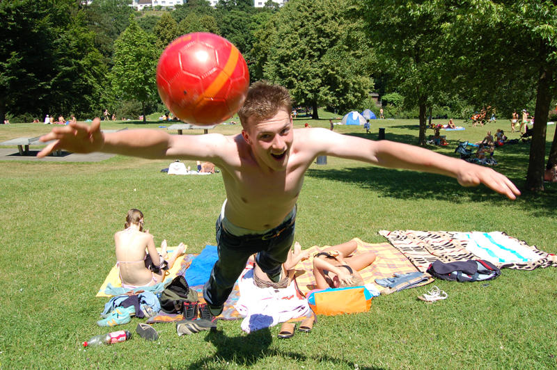 Im Freibad Fliegen