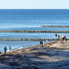 Im Friesennerz am Strand