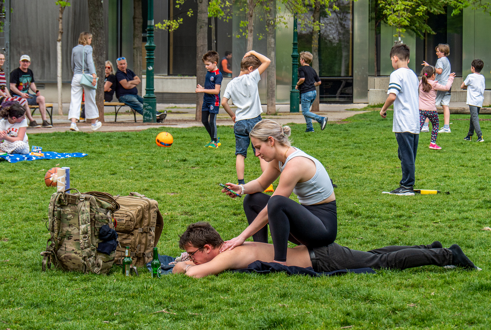 im frühling am spielplatz...