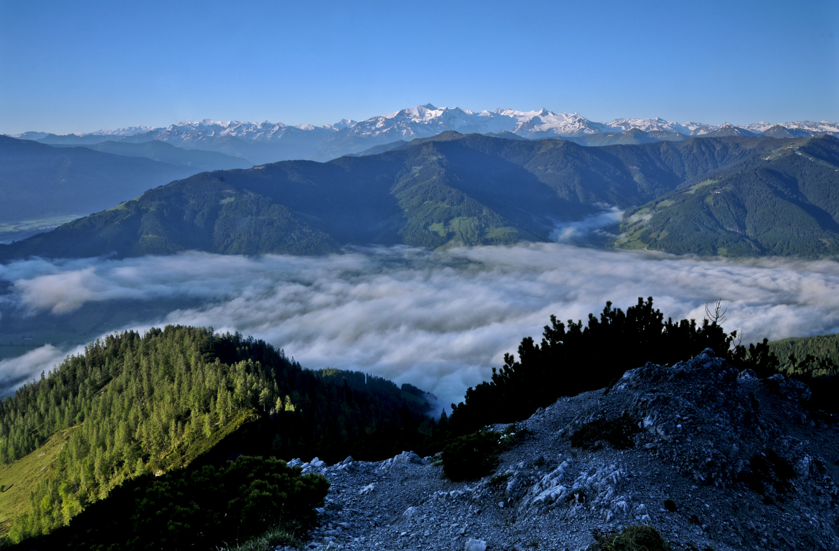 Im Frühtau zu Berge...