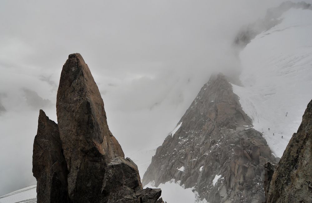 Im Frühtau zu Berge