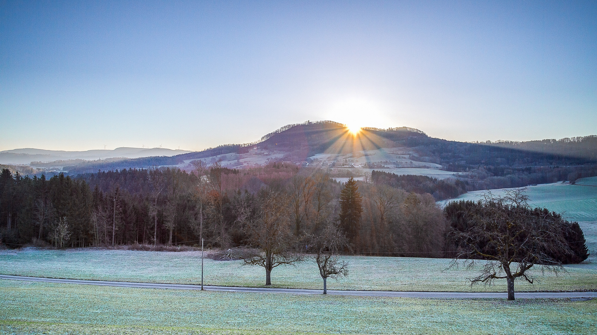 Im Frühtau zu Berge