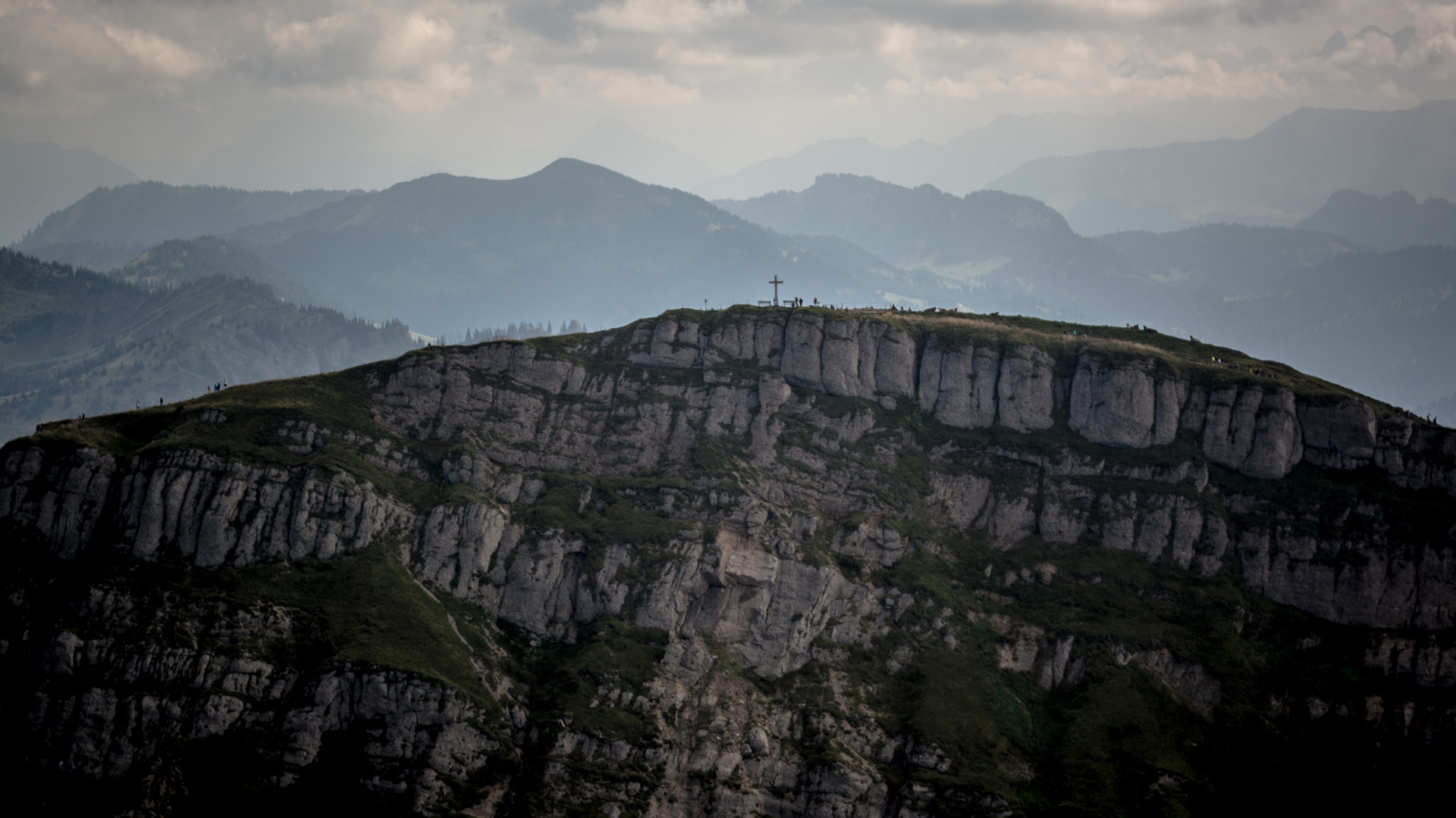 Im Frühtau zu Berge