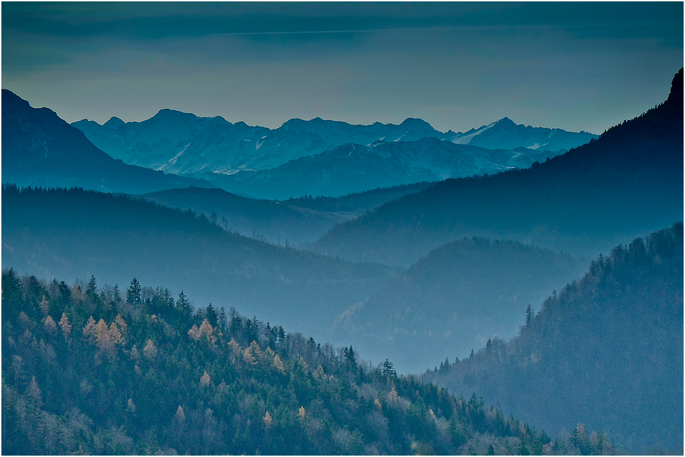 Im Frühtau zu Berge wir zieh'n fallera..."